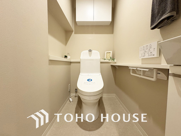 トイレ 清潔な洗浄機能付温水シャワートイレ