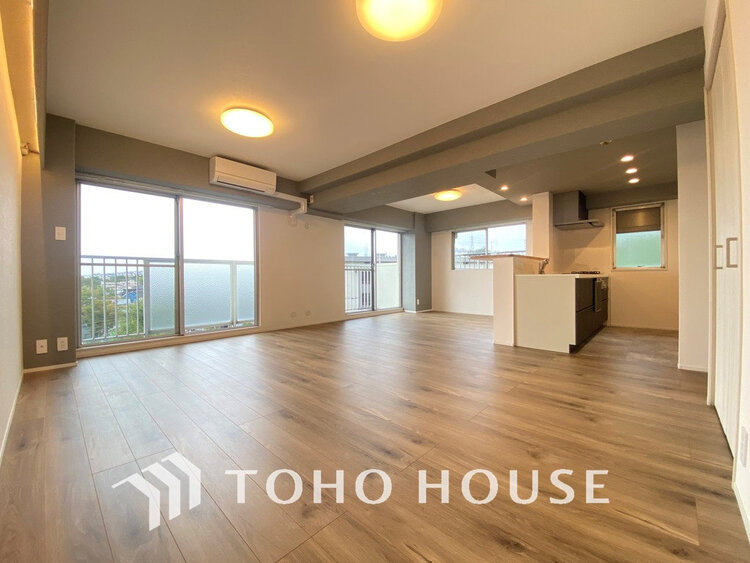 内装 家族みんなが爽やかに過ごせるように、光をたっぷり取り込んだLDK