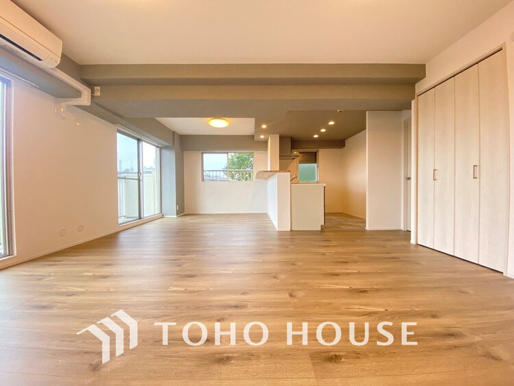 内装 上質な時間を育む暮らしのメインステージ。寛ぎとコミュニケーションを育む居心地のよい場所