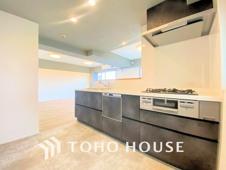 キッチン 落ち着きのあるカラーで統一された清潔感と気品が溢れるキッチン