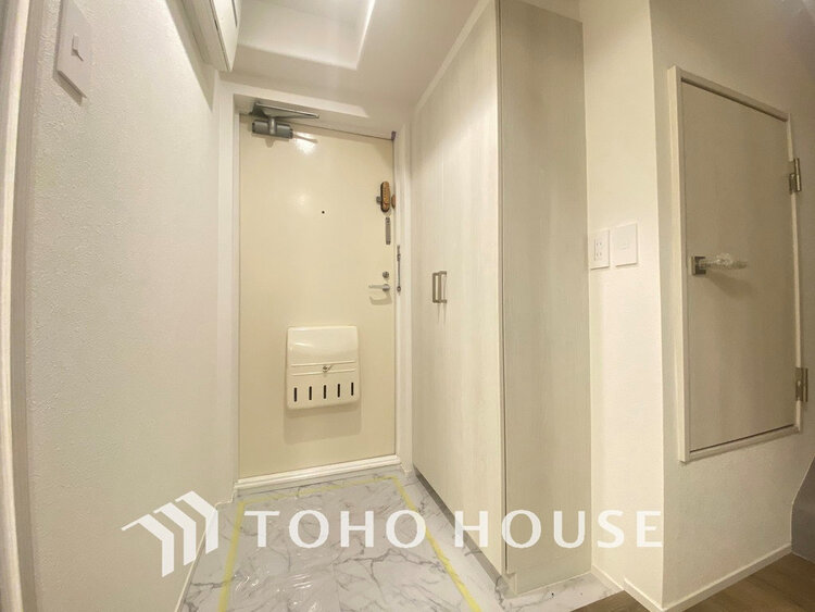 玄関 落ち着いた雰囲気の玄関、家族の帰りを暖かく迎えてくれます