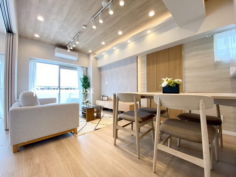 内装 【LIVING】◆煌びやか◆愛おしい家族との団欒の時間をより一層幸せなものに感じさせる煌びやかなLDK。輝かしい毎日が待っています。