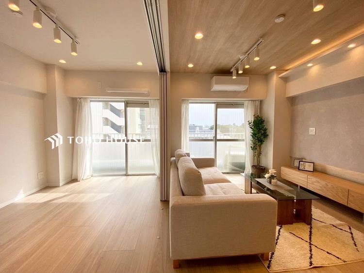 内装 【LIVING】◆眩い◆光が燦々と入り、家族の笑顔を照らす。「いつまでも続いて」と願う夢のような毎日がここにある。