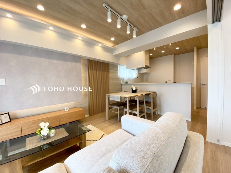 内装 【LIVING】◆陽光◆が差し込む。この開放的なLDKに家族の笑顔が集う。家族が一緒に過ごす空間は明るく、そして居心地よく。