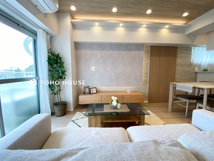 内装 【LIVING】◆扉を◆開くとこの景色。家族の”おかえり”の声が聞こえてきそう。