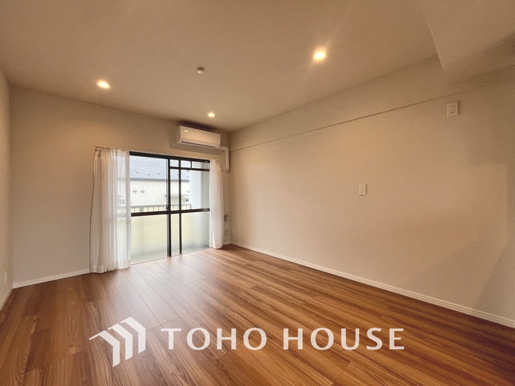 内装 【LIVING】◆陽光◆が差し込む。この開放的なLDKに家族の笑顔が集う。家族が一緒に過ごす空間は明るく、そして居心地よく。