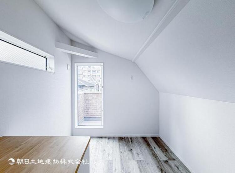 内装 自分の時間を充実させながら心豊かにできるプライベート空間！！穏やかな寛ぎを届ける仕様のゆとりある居室。個室のお部屋が欲しいという要望に応える設計で、過ごす時間が長くてもゆったり落ち着いて過ごせそう！！