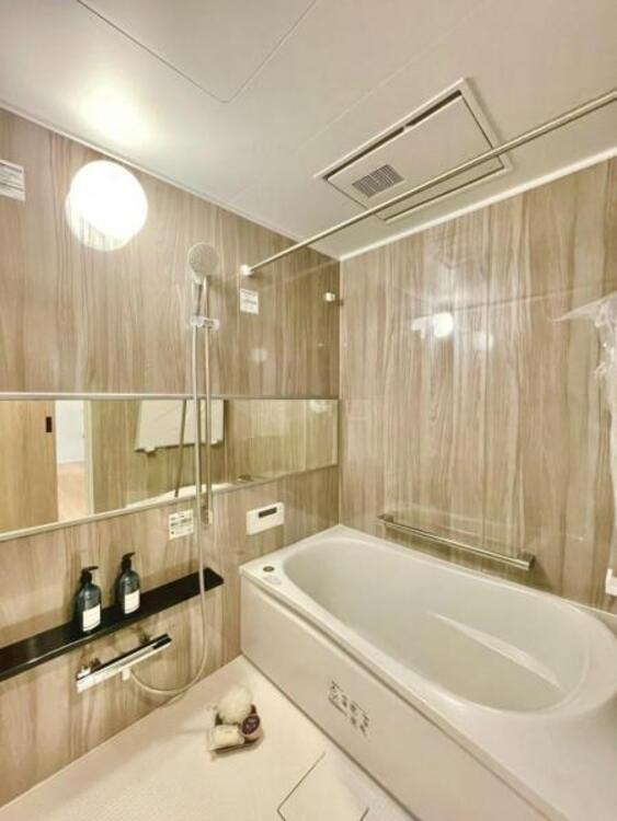 風呂 リフォーム済みでぴかぴかの浴室です。雨の日に嬉しい浴室乾燥機付きです！