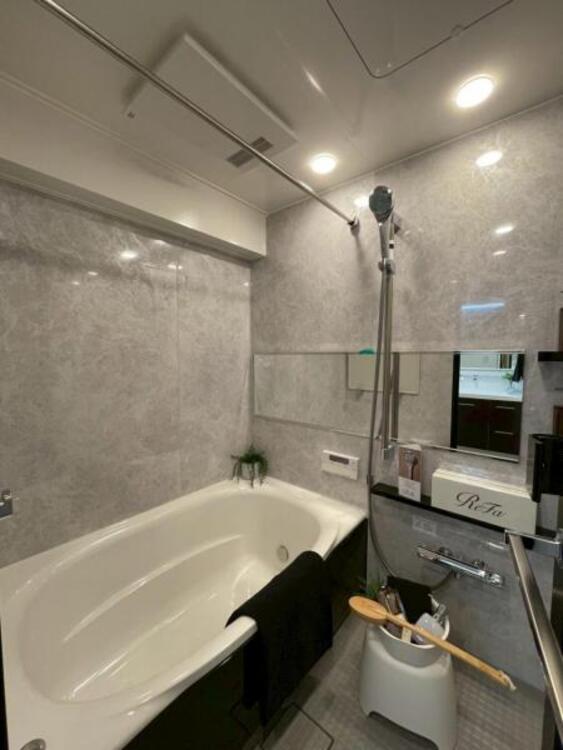 風呂 リフォーム済みでぴかぴかの浴室です。雨の日に嬉しい浴室乾燥機付きです！