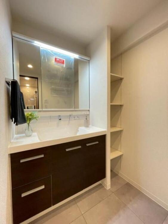 洗面 忙しい朝にも落ち着いて身支度ができるゆとりある洗面スペース