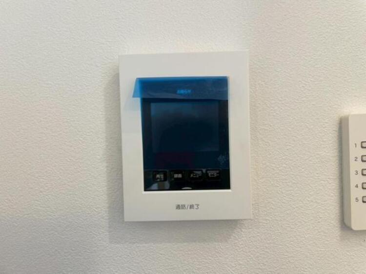 設備 お子様のお留守番時も、鍵の開錠前に確認ができ安心のモニターインターホン。