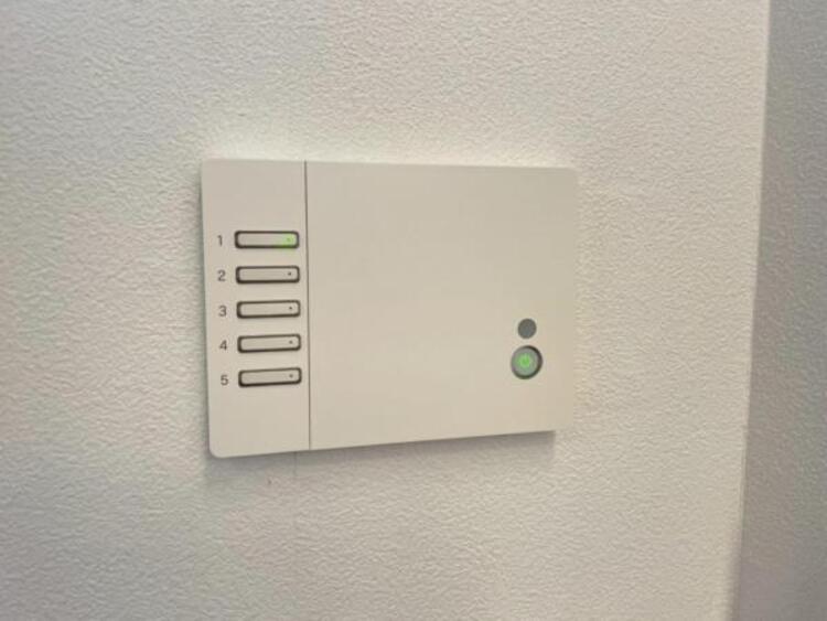設備 ワンタッチで複数のあかりを操作できるリビングライトコントローラー