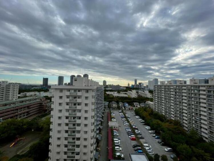 その他 最上階につき空の広がる開放的な眺望です！