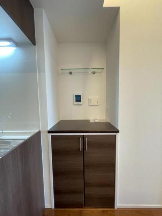 その他 家族写真や季節のオーナメントを楽しめる収納カウンター 