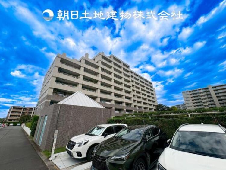 外観 温かい太陽を感じる事ができるのは、目の前に遮るものが無いから。彼方に広がる風景が絵画のように広がります。