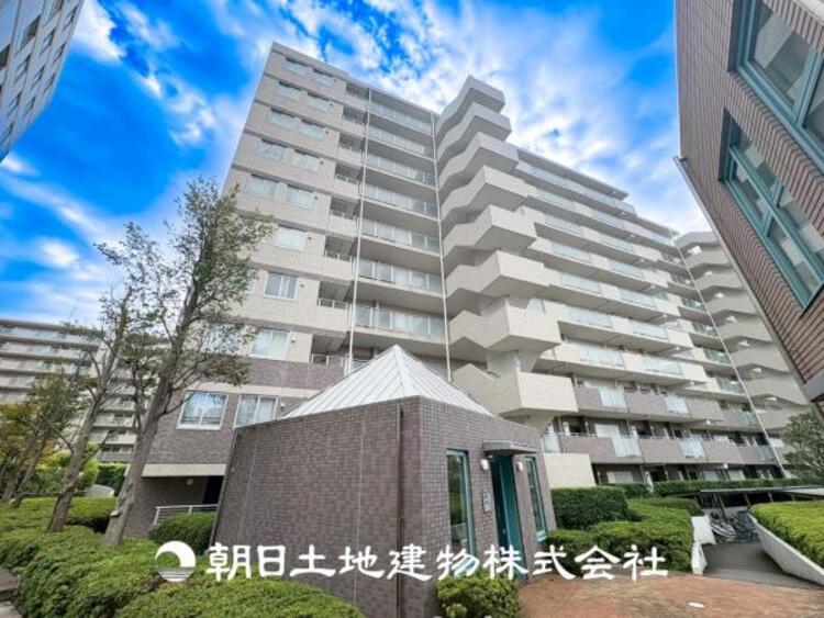 外観 目の前に手を伸ばせば、触ることが出来そうな環境が、そのままインテリアになったような印象です。その豊かな眺望にふさわしい空間には、通風・採光にも優れ、心地よい光と風があふれています。