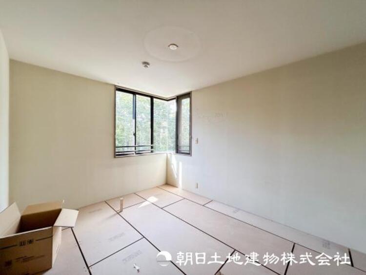 内装 【外観写真】今はまだリフォーム中ですがここからスタートする住空間をイメージするには十分です。現地に足を運んでみてください。