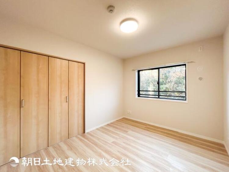 内装 【洋室】一人時間を快適にすごせるように、落ち着いて過ごせる癒しと寛ぎの空間が欲しい。そんな願いを叶えました。