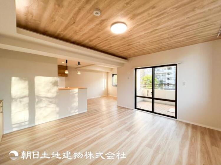 居間 【リビング】1日の中で最も長い時間を過ごすことになるリビングだからこそいつも笑顔があふれる空間であるように心掛けています