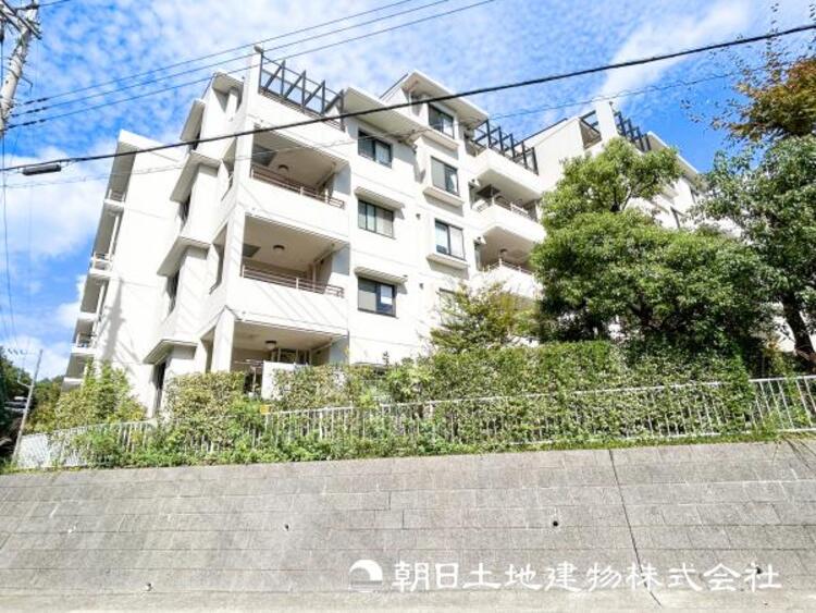 外観 【外観・立地】その家から感じられる、気品・上質・重厚感・極細やかさ、そのすべては見た者に安らぎを与える特別な空間です。