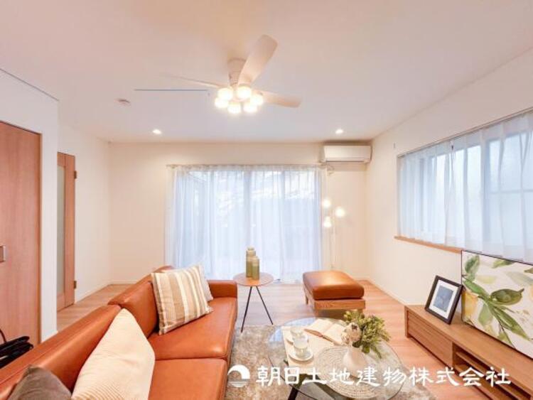 居間 【リビング】1日の中で最も長い時間を過ごすことになるリビングだからこそいつも笑顔があふれる空間であるように心掛けています