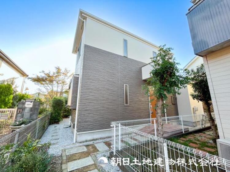 外観 【外観写真】穏やかな風と陽光、日常生活を一段と心地よいものにしています。周辺とのコラボにより明るく開放的な空間を演出。