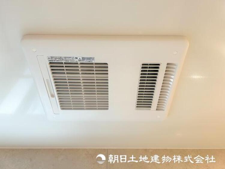 設備 【浴室乾燥機】梅雨の時期や洗濯物が乾きにくい冬の時期などに大活躍の浴室乾燥機。暖房機能付でヒートショック対策にも有力です