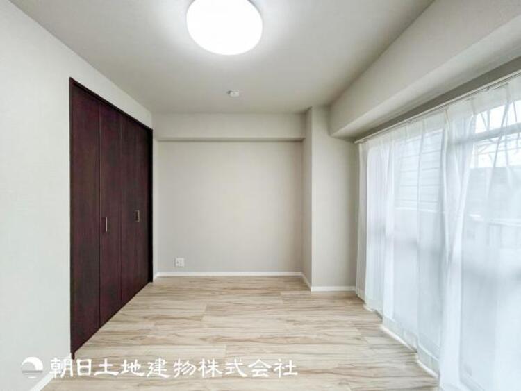 内装 【和室】和室には押し入れ、小さいながらも床の間もある上質な雰囲気を大切にした空間。思いのままにゴロンと横になってください