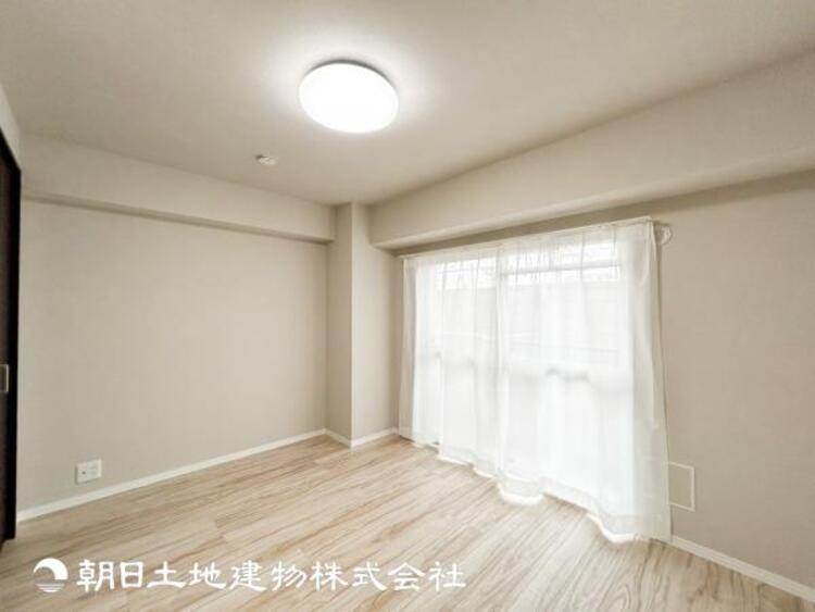 内装 【和室】リビングと繋がって和室がございます。大切なお客様を招く客間としてもお子様のお昼寝場所としてもあると何かと便利です