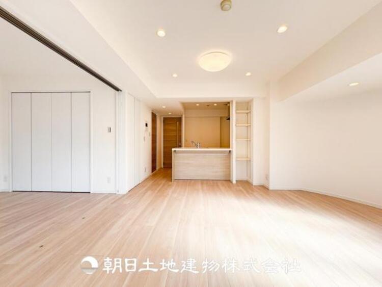 居間 話に夢中になりすぎて、ついつい時を忘れてしまう。