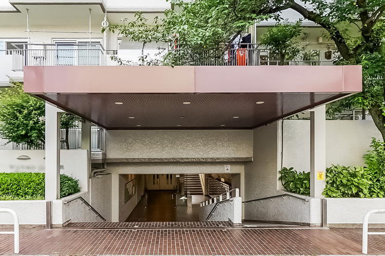 その他 上質感漂う玄関アプローチです。