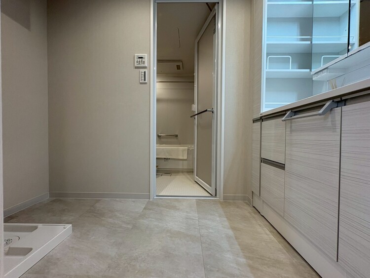 その他 十分な広さの脱衣所。