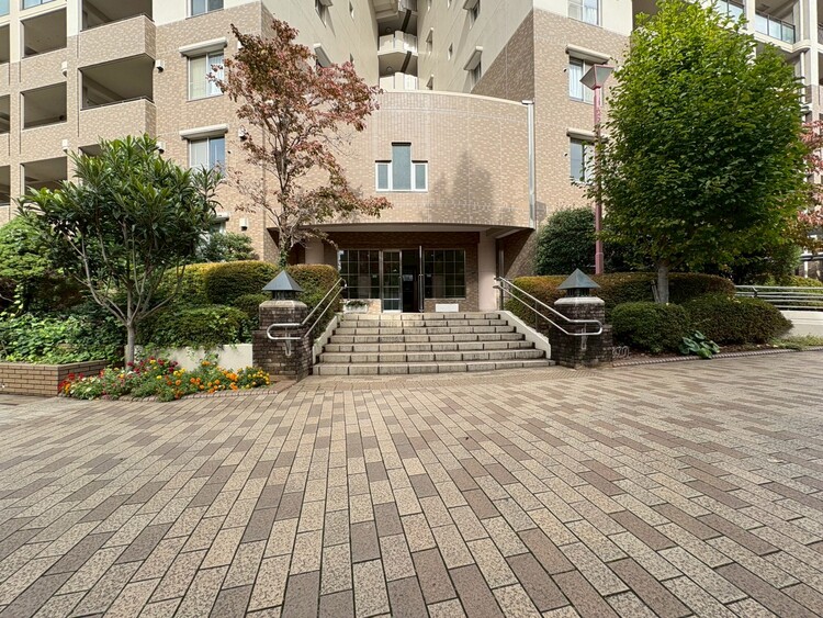 その他 上質感漂う玄関アプローチです。