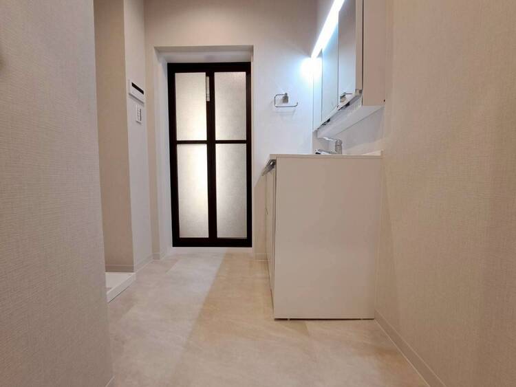 その他 十分な広さの脱衣所。