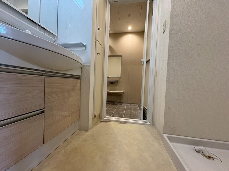 その他 十分な広さの脱衣所。