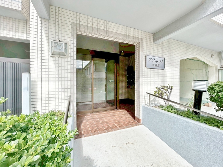 その他 上質感漂う玄関アプローチです。