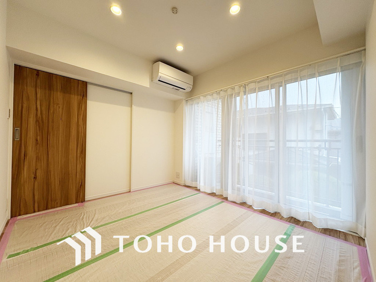 内装 採光もある洋室は、くつろぎのひと時を過ごすのにぴったり