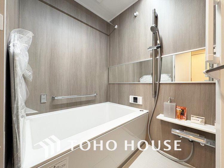 風呂 一日の疲れを癒すバスルームは、心地よいリラックスを叶える清潔感溢れる空間