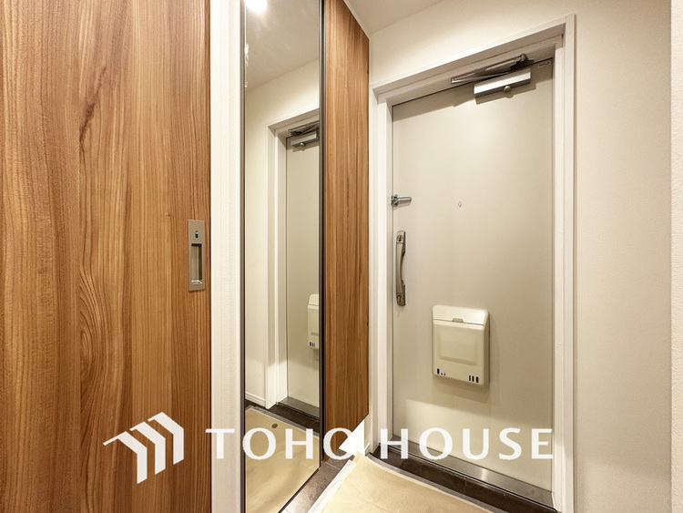 玄関 飾り過ぎないシンプルな内装の玄関