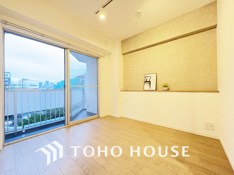 内装 採光もある洋室は、くつろぎのひと時を過ごすのにぴったり