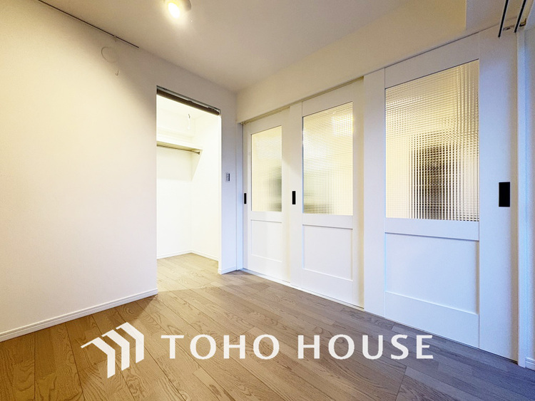 内装 1日の疲れを癒し、心地よく寛げるようゆったりとした広さをしています