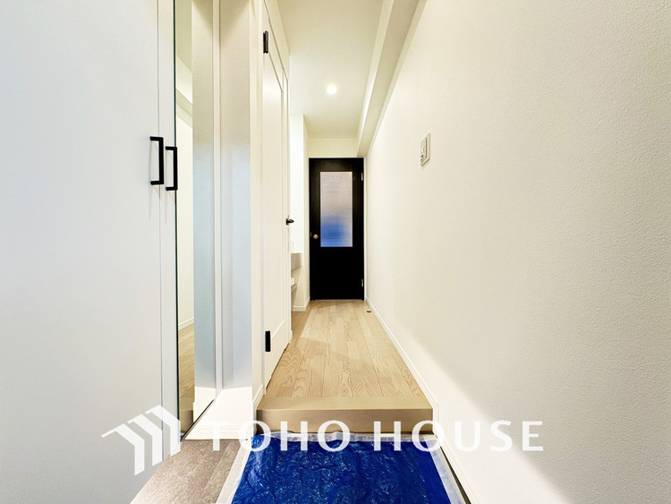 玄関 飾り過ぎないシンプルな内装の玄関