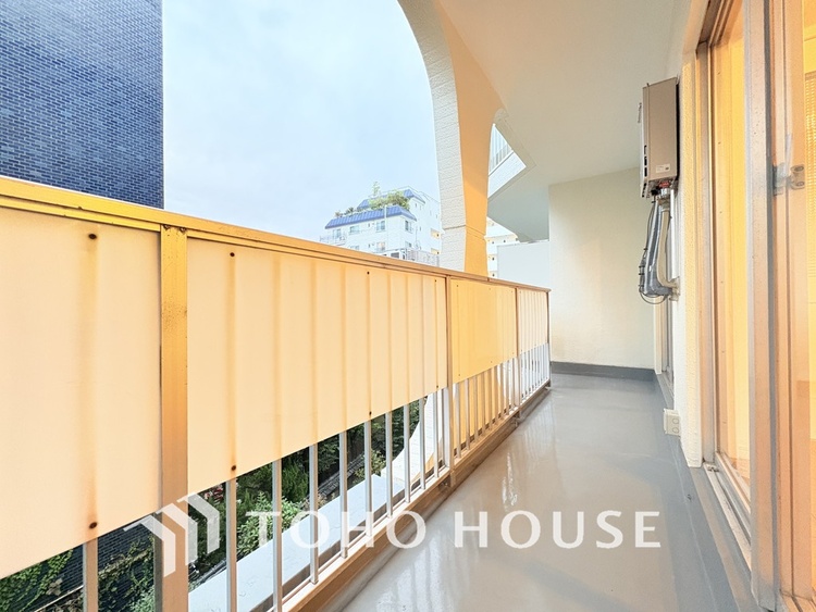 バルコニー 陽当たり良好なバルコニー