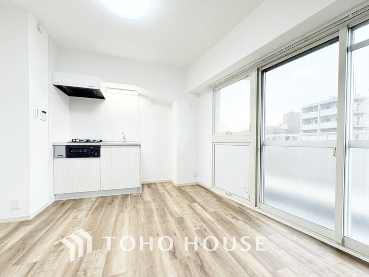 内装 ◆Open new door◆扉の向こうには青空が広がっている。