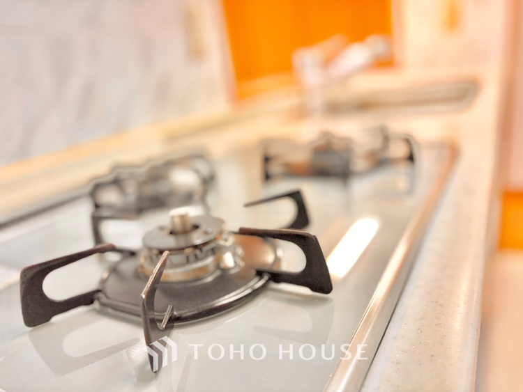 キッチン 【Kitchen】キッチンは家族の絆を育む大切な空間。シンプルで使い易いSystemKitchenで愉しく作る料理は愛情のある美味しいご馳走に。