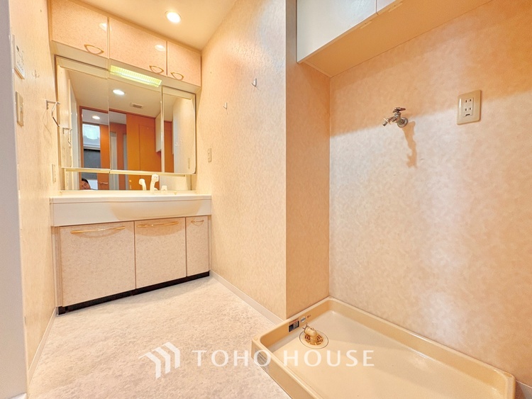 洗面 清潔感あふれる洗面化粧台で、毎日の身支度を快適にサポートします。