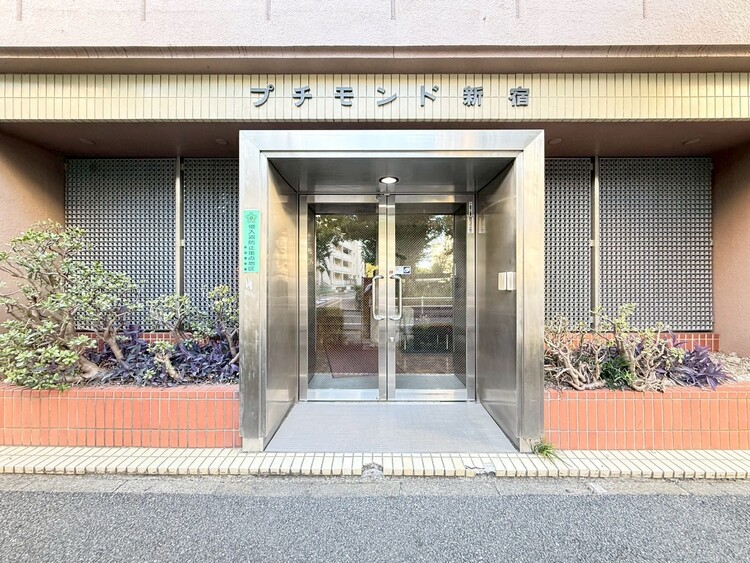 その他 上質感漂う玄関アプローチです。