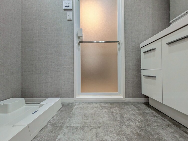 その他 十分な広さの脱衣所。