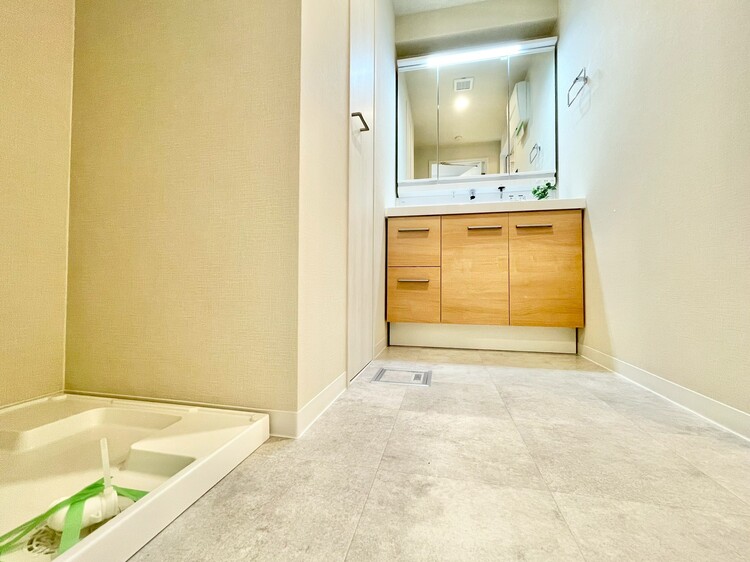 その他 十分な広さの脱衣所。