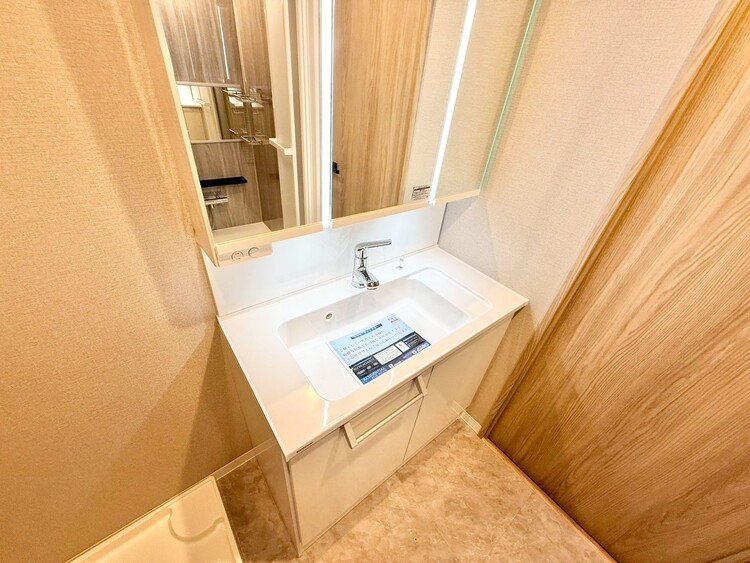 その他 清潔感を感じられる洗面化粧台。